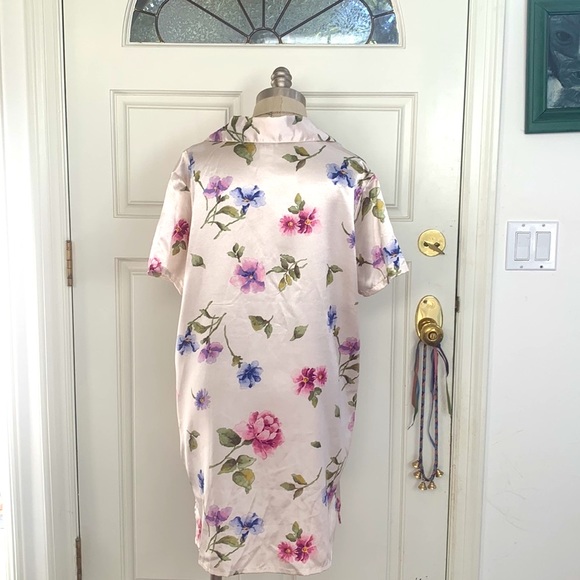 Cinema Etoile Floral Button Robe, Size Large - Picture 2 of 3